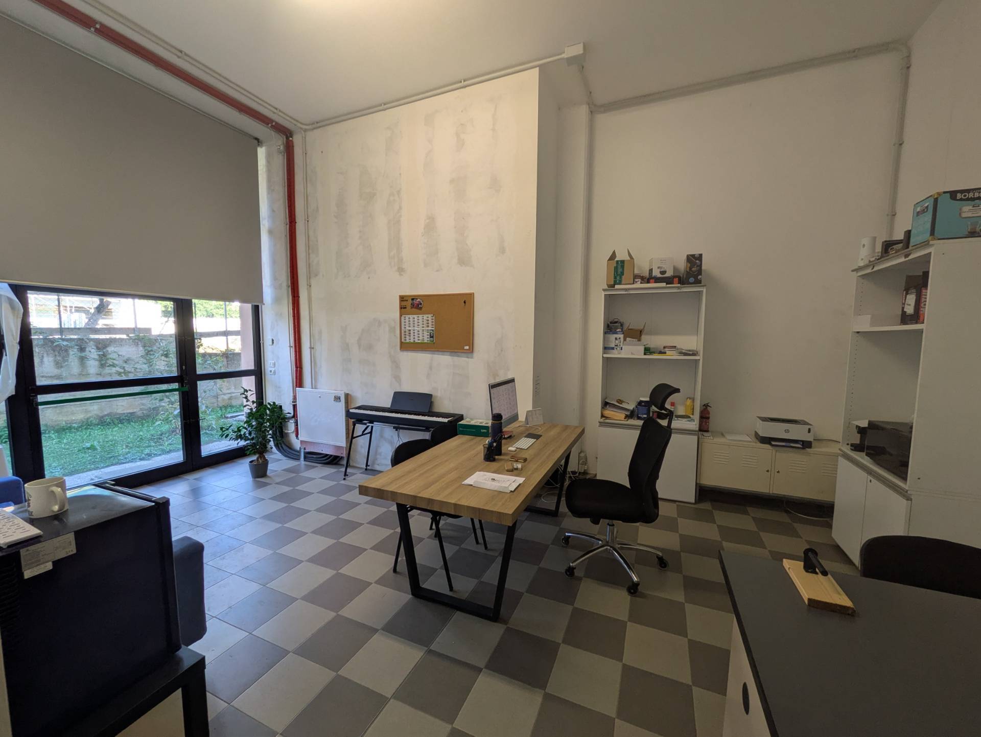 Locale commerciale in affitto a Verona, Quinzano