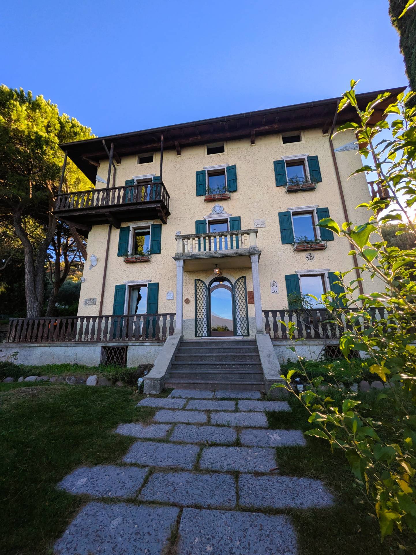 Villa in vendita a Torri del Benaco