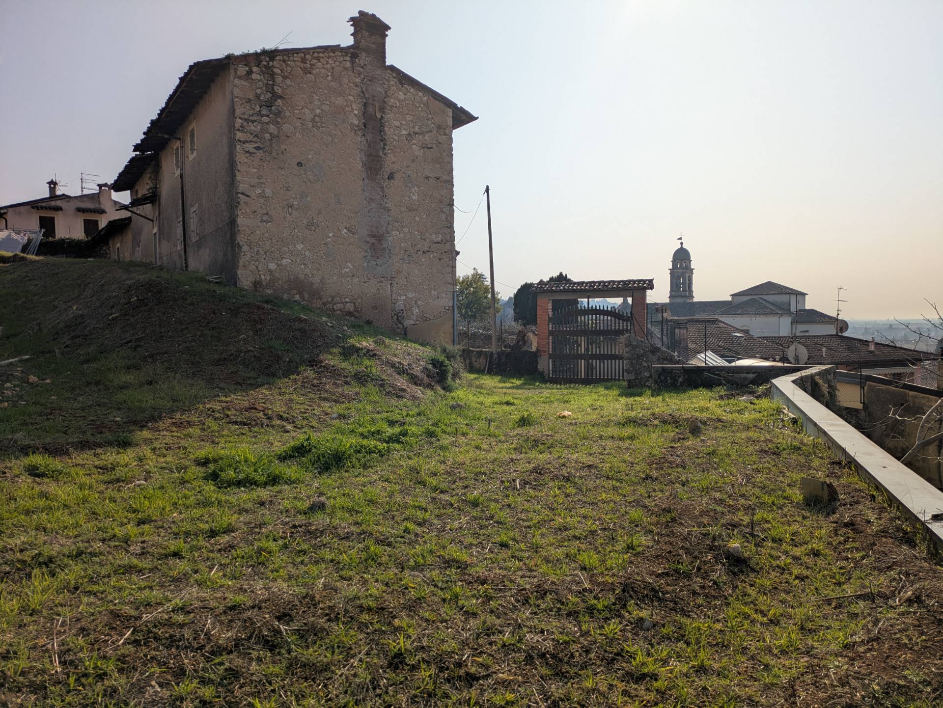 Rustico in vendita a Verona, Quinzano