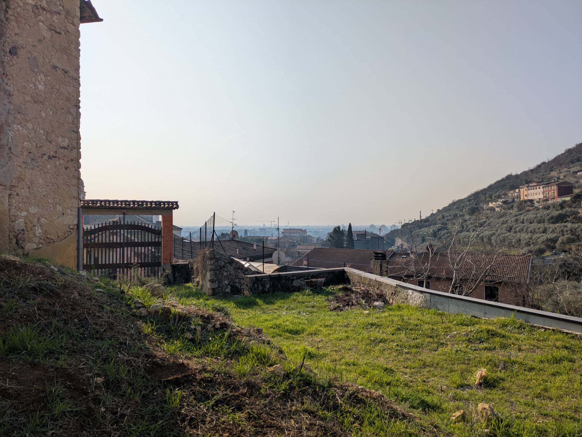 Rustico in vendita a Verona, Quinzano