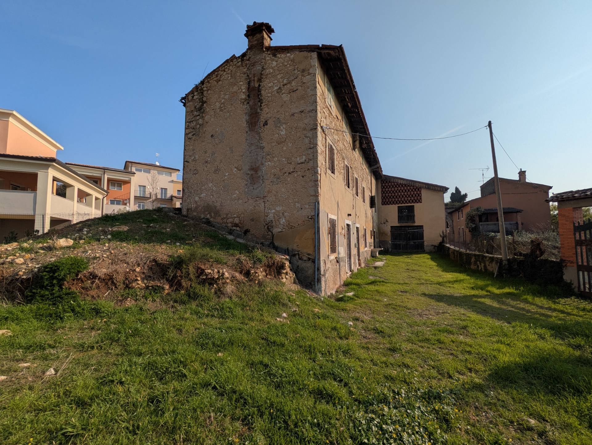 Rustico in vendita a Verona, Quinzano