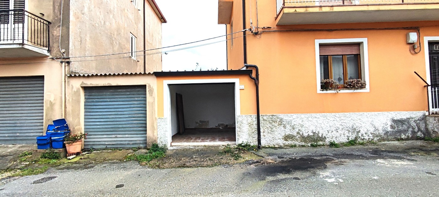 Box/Garage 13mq in vendita a Girifalco
