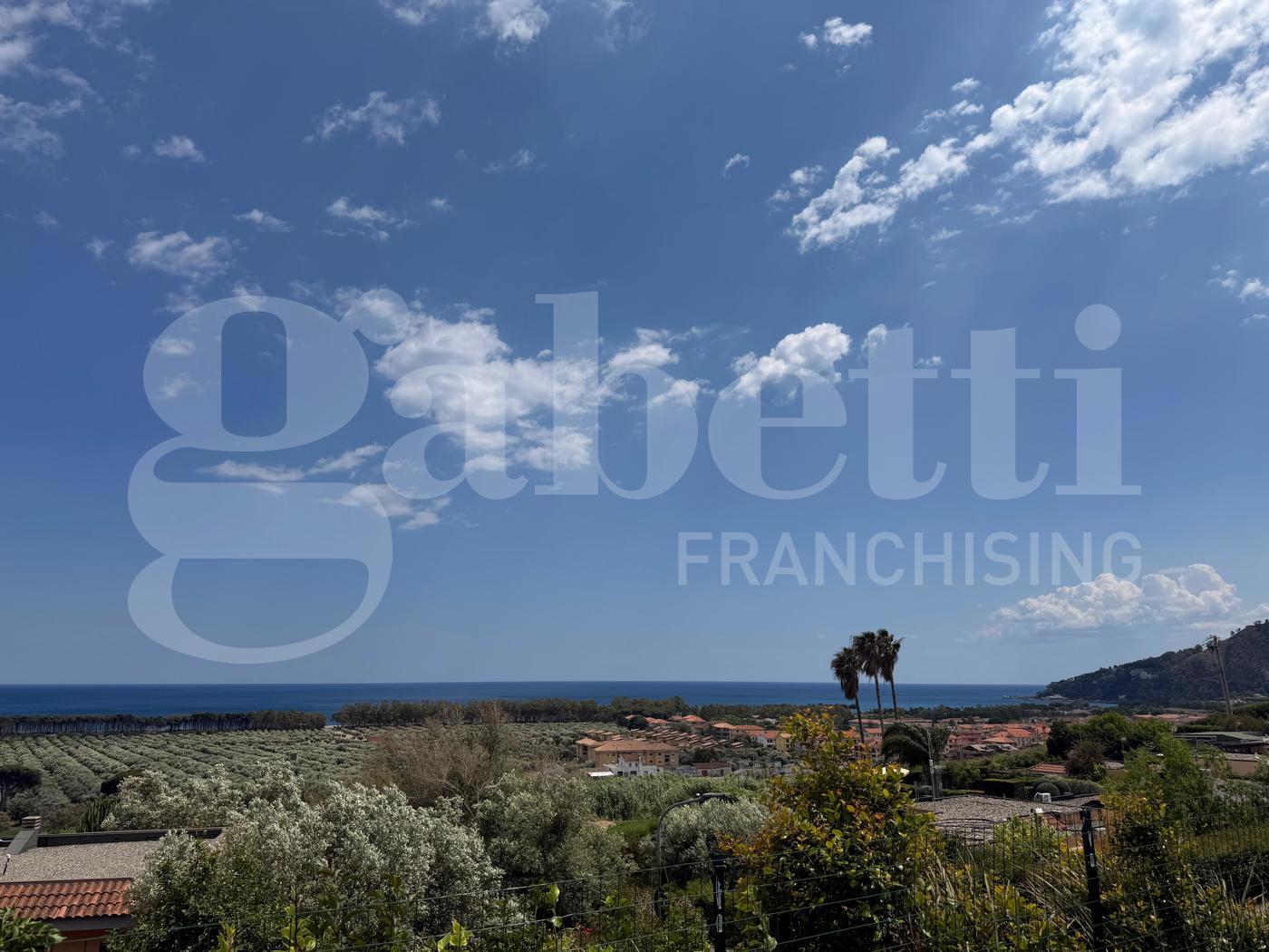 Villa con box doppio a Squillace