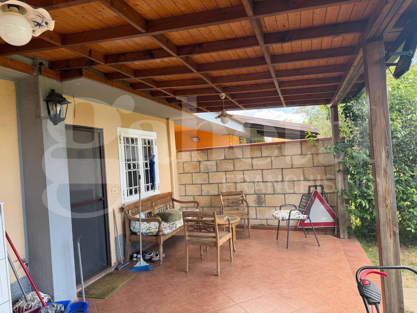 Villa con box doppio a Squillace