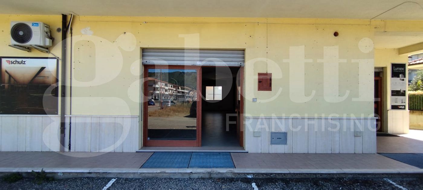 Negozio in affitto a Squillace
