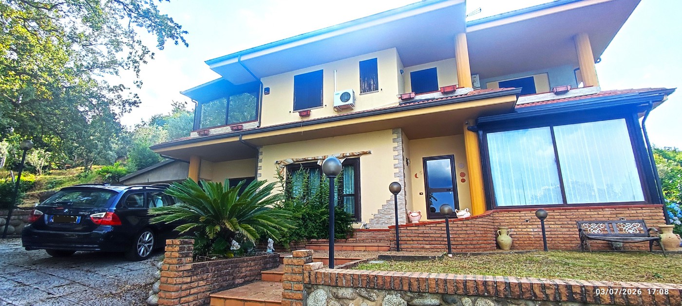Villa in vendita a Amaroni