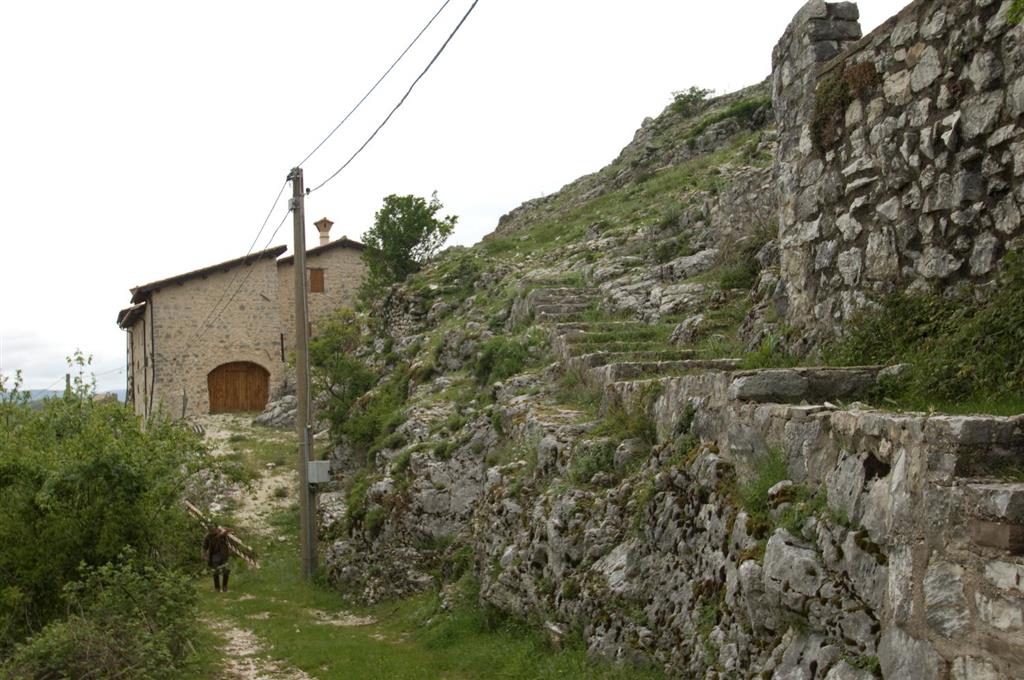 Rustico con giardino, Spoleto catinelli