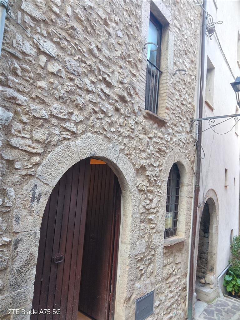 Appartamento da ristrutturare, Montefranco centro storico