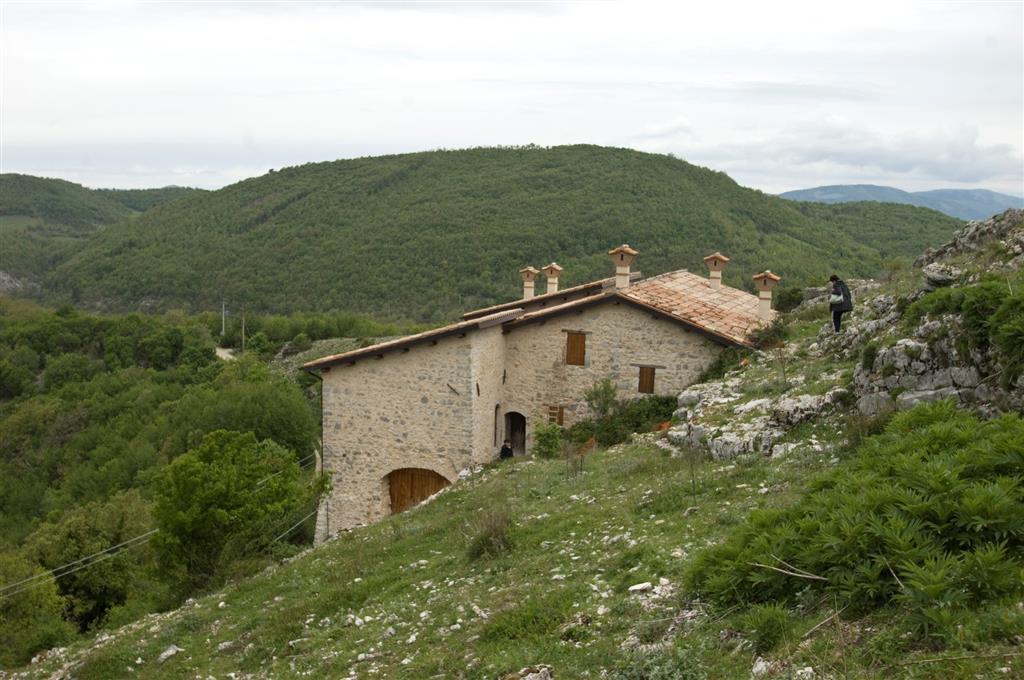 Rustico con giardino, Spoleto catinelli