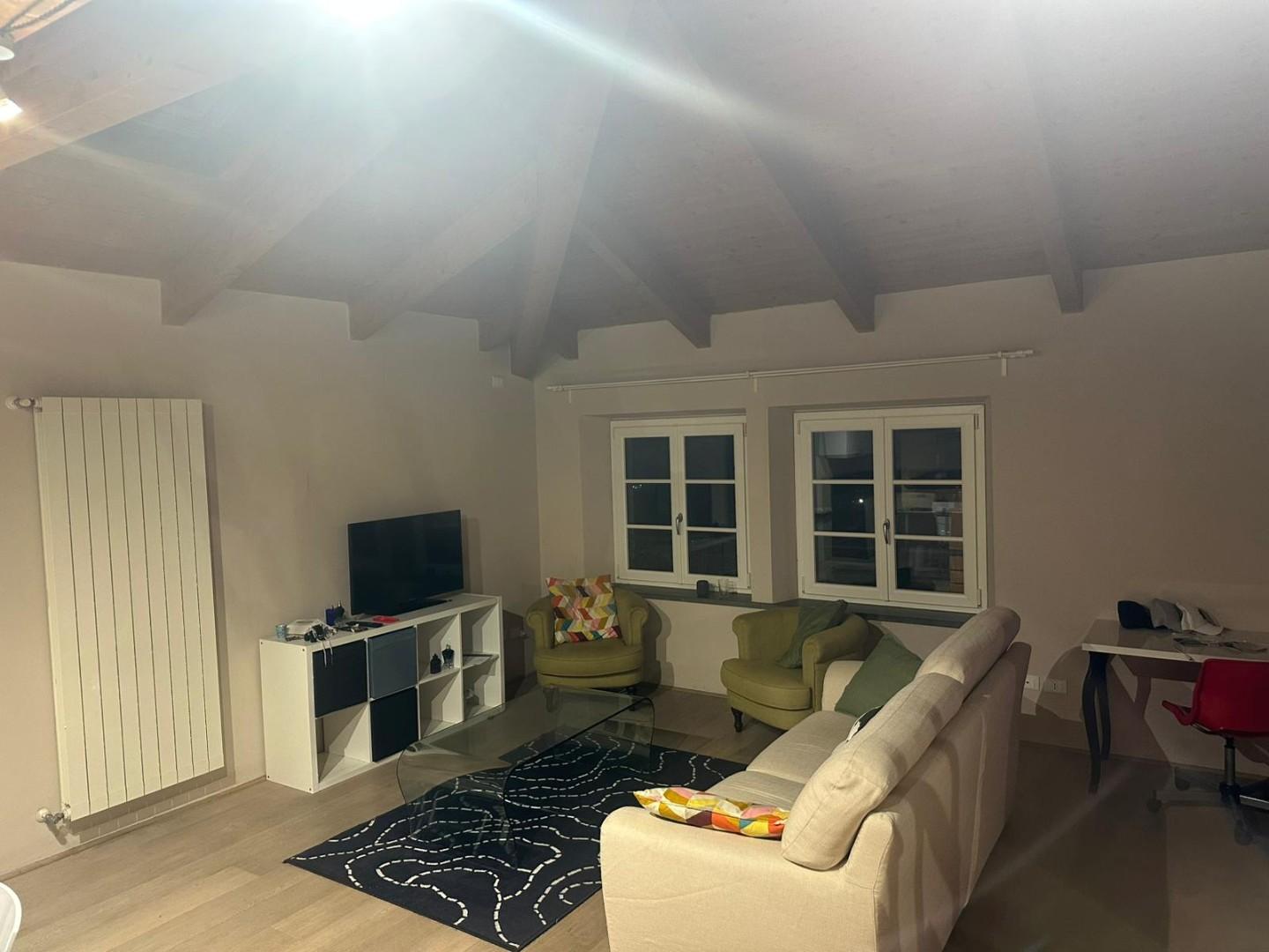 Attico arredato in affitto, Capannori lunata