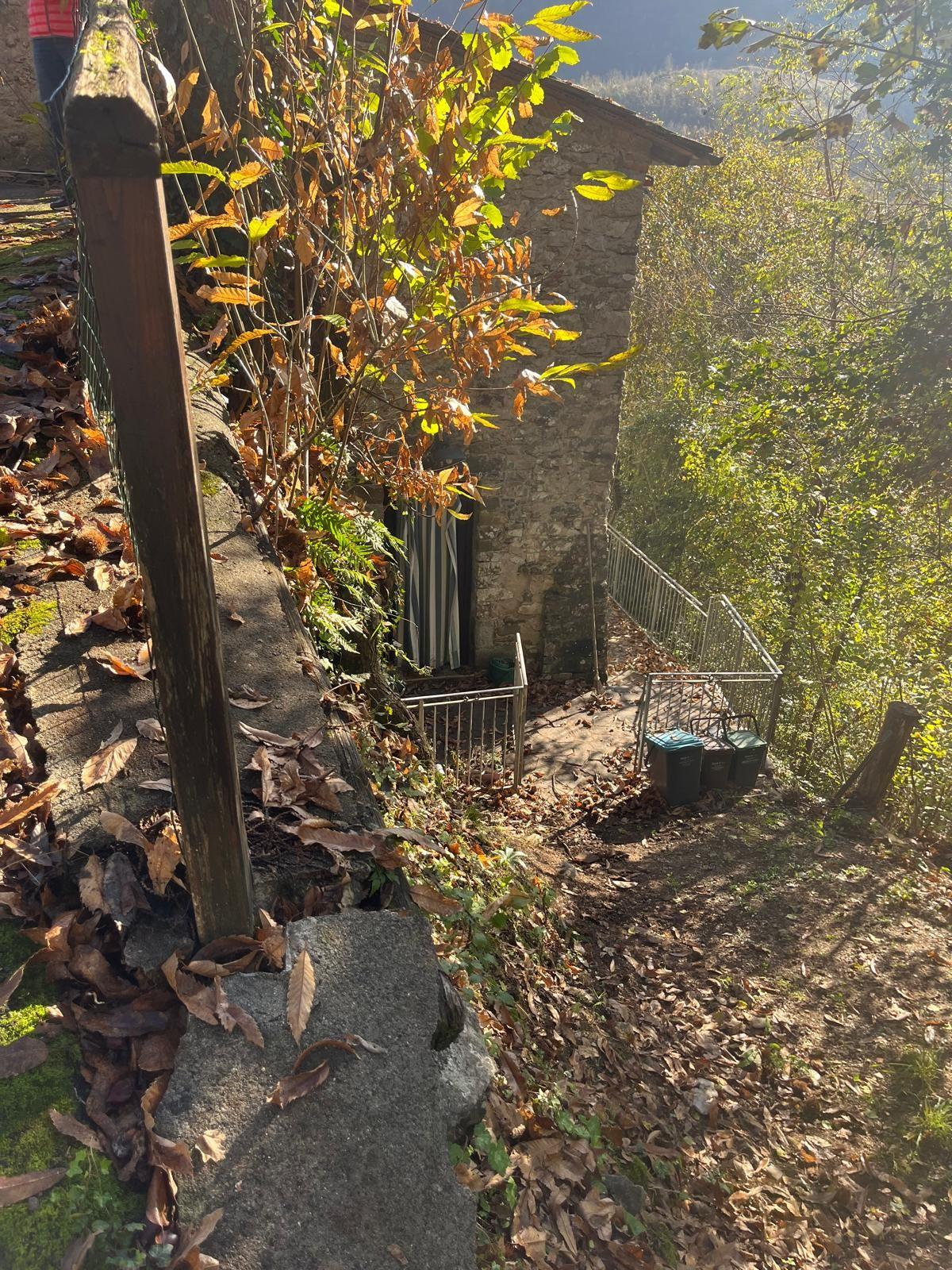 Rustico con giardino, Pescaglia villa roggio