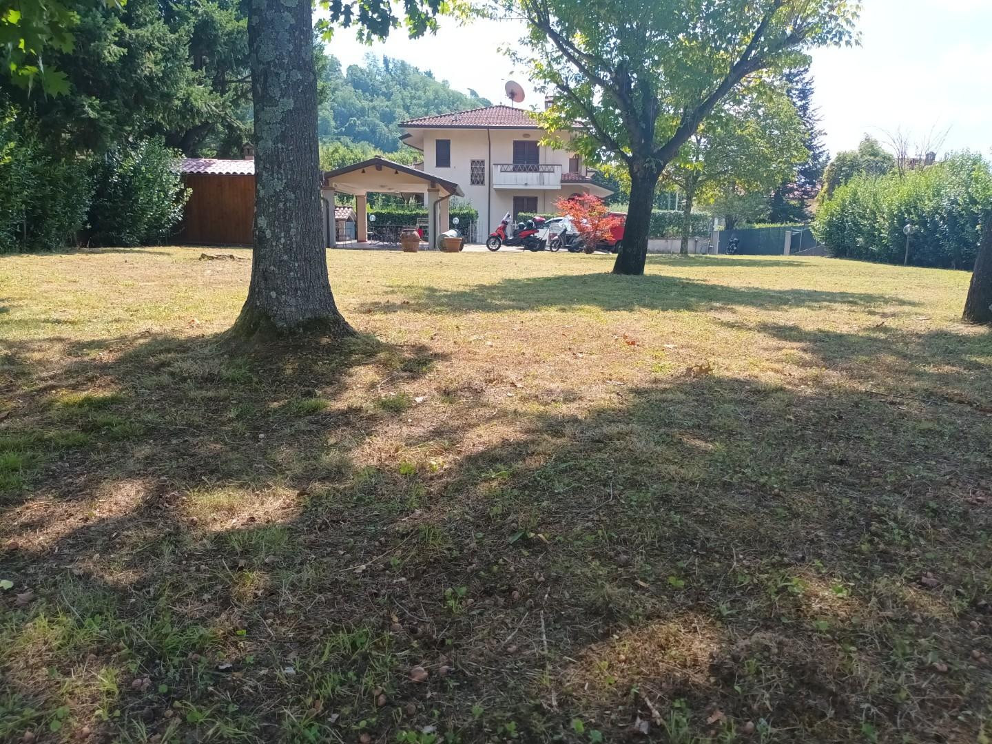 Villa Bifamiliare con giardino, Camaiore vado