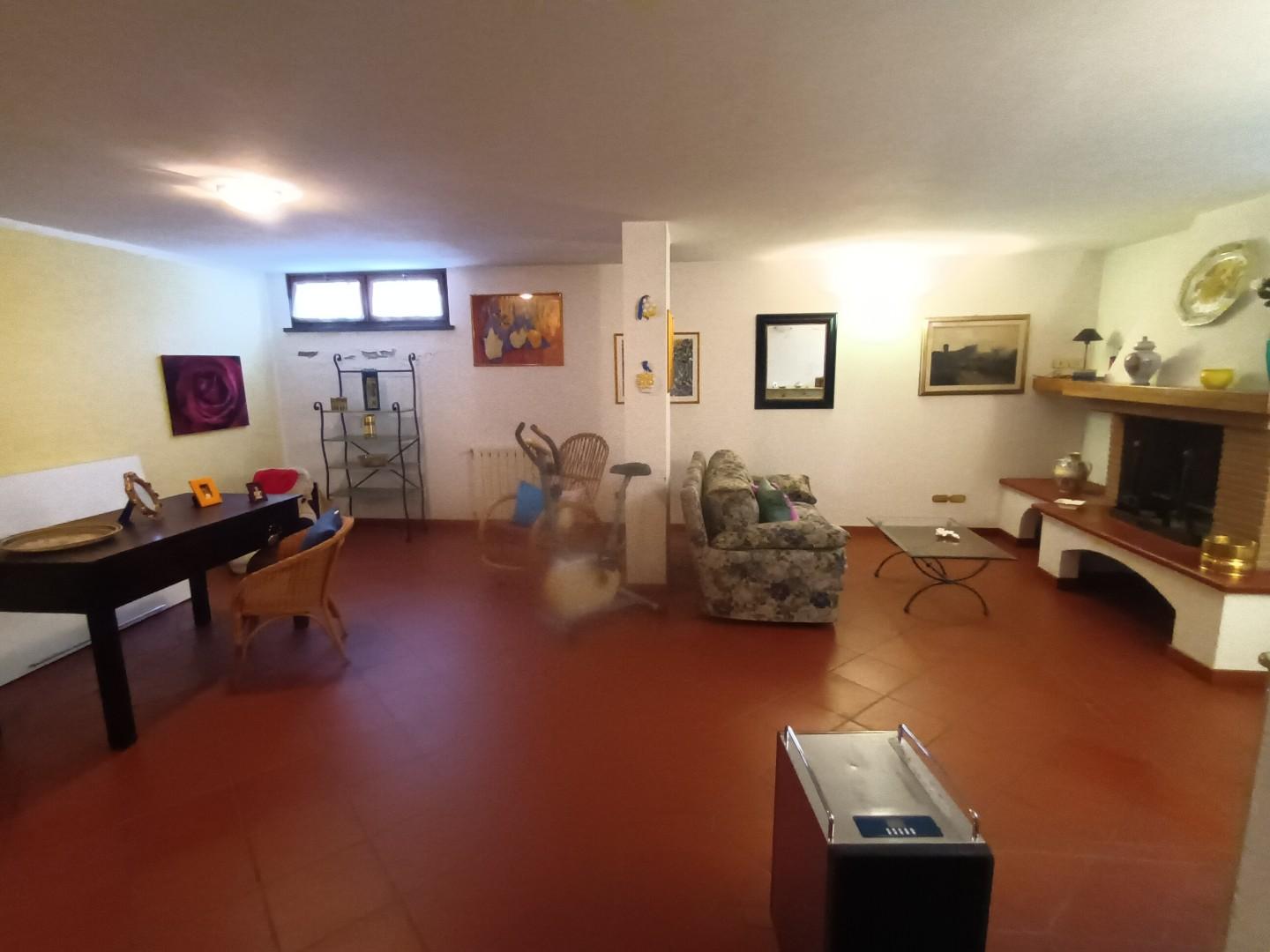 Villa Bifamiliare con giardino, Camaiore vado