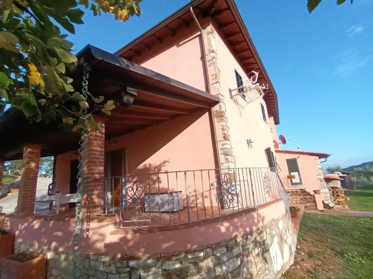 Villa con giardino, Pescaglia monsagrati