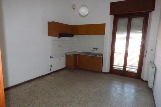 Stabile/Palazzo da ristrutturare, Lucca pontetetto