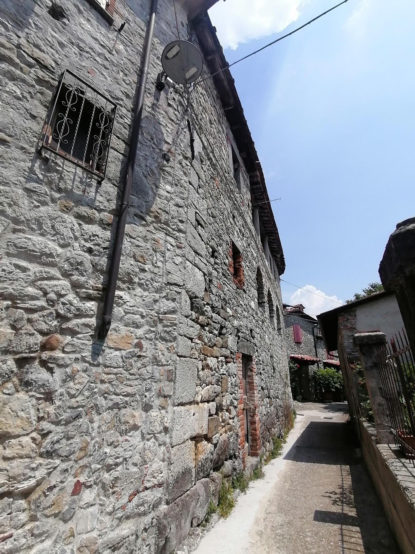 Rustico con giardino, Pescaglia gello