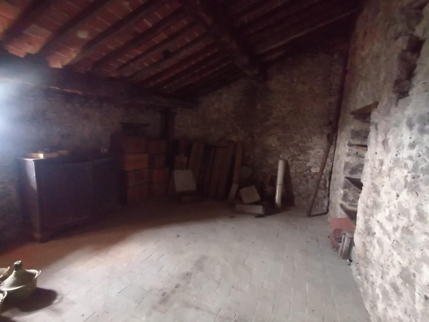 Rustico con giardino, Pescaglia gello