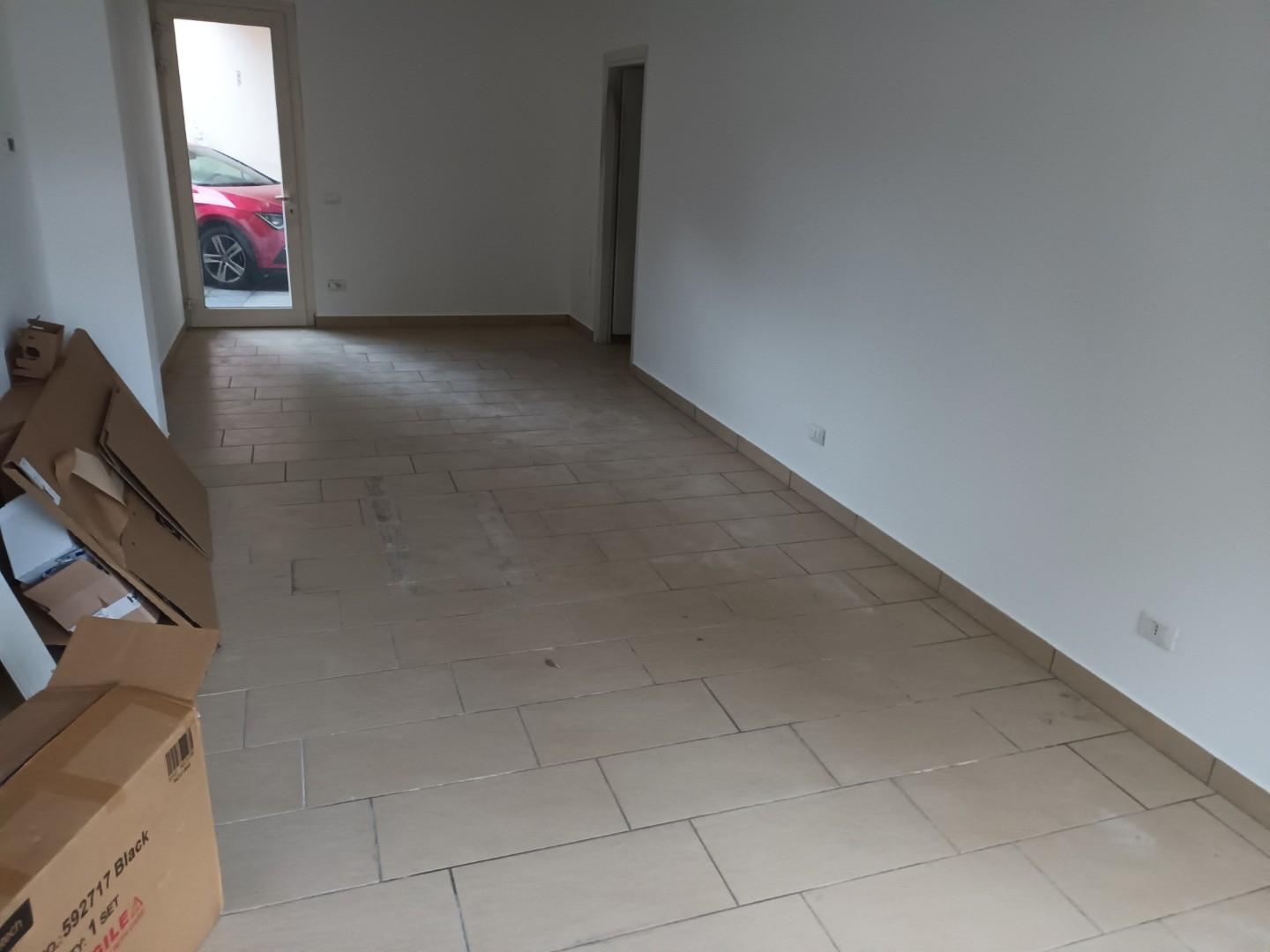 Locale commerciale ristrutturata, Lucca san marco