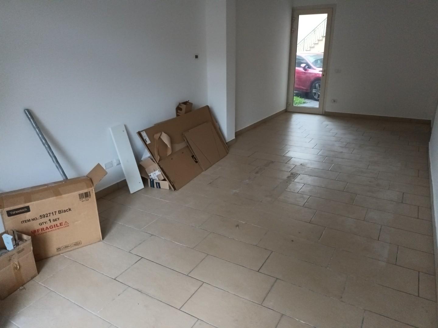 Locale commerciale ristrutturata, Lucca san marco