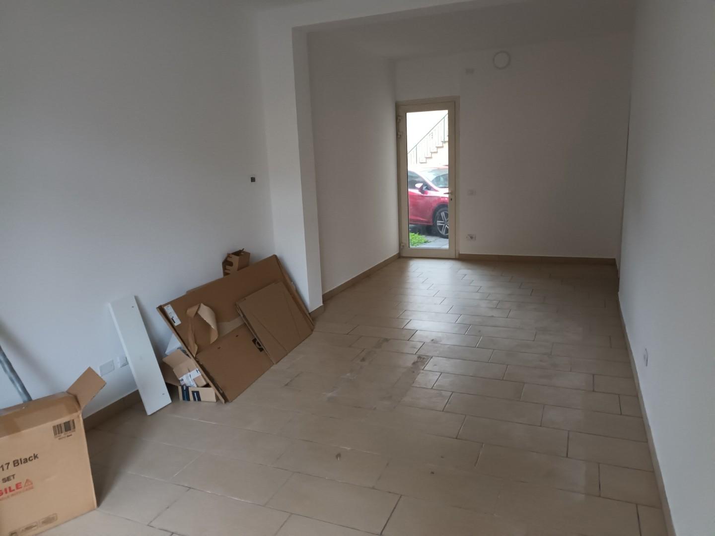 Locale commerciale ristrutturata, Lucca san marco