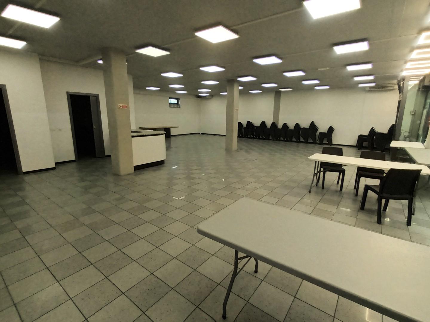 Locale commerciale in affitto, Lucca sant'anna