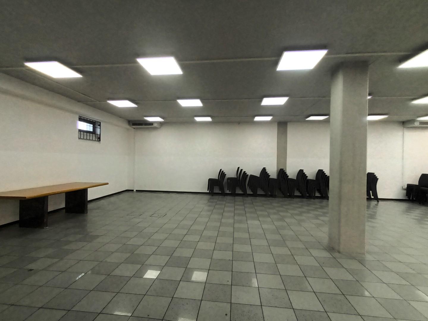 Locale commerciale in affitto, Lucca sant'anna