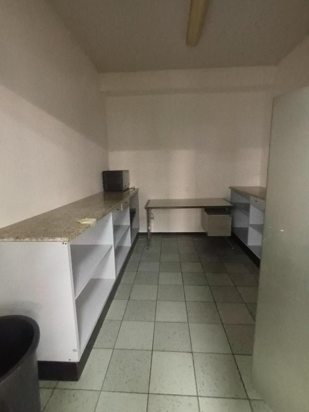 Locale commerciale in affitto, Lucca sant'anna