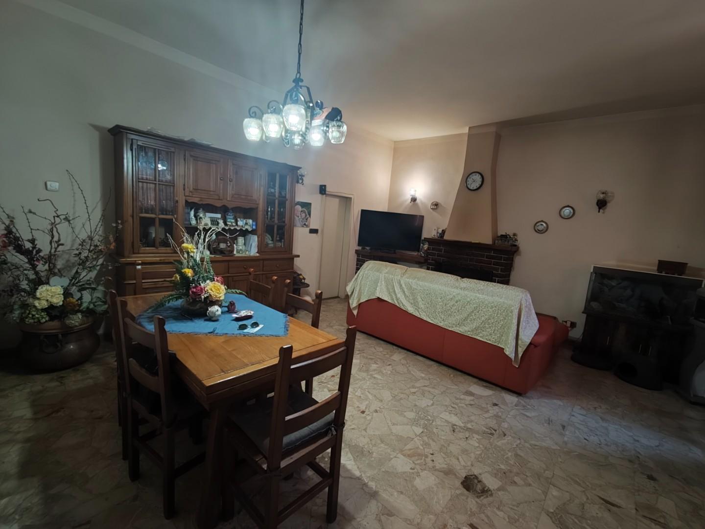 Casa indipendente con terrazzo a Gallicano