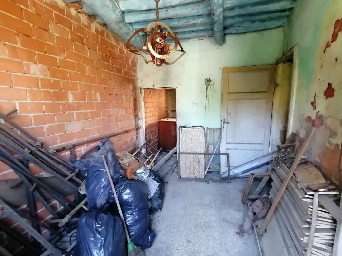 Casa indipendente da ristrutturare, Lucca montuolo