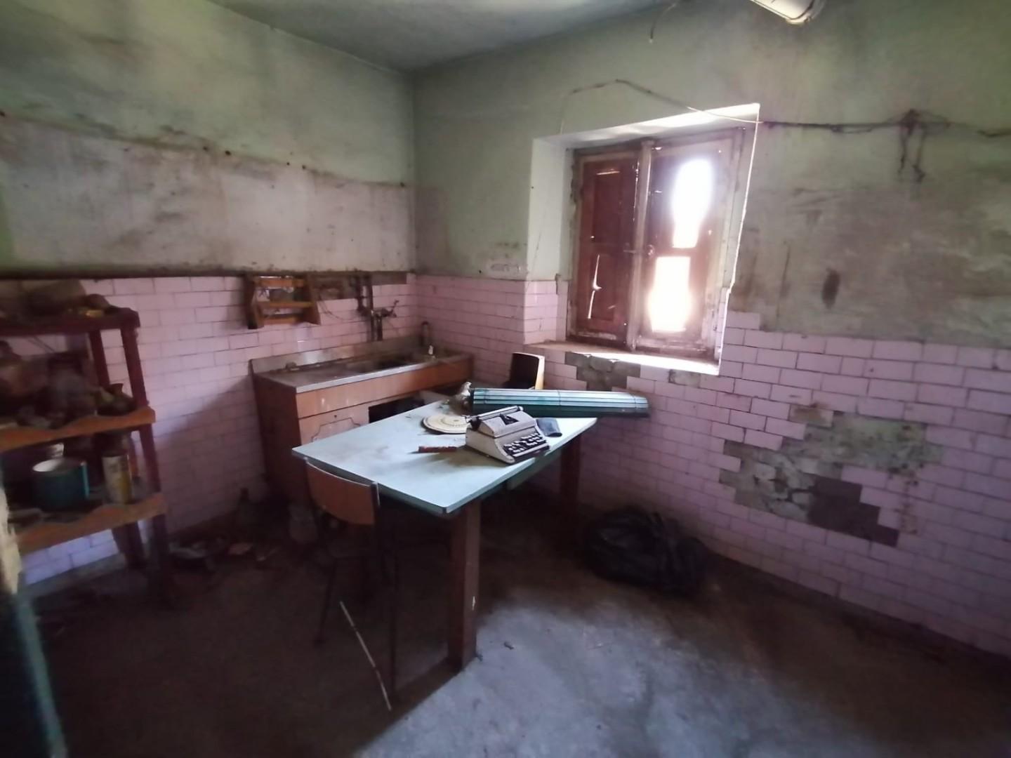 Casa indipendente da ristrutturare, Lucca montuolo