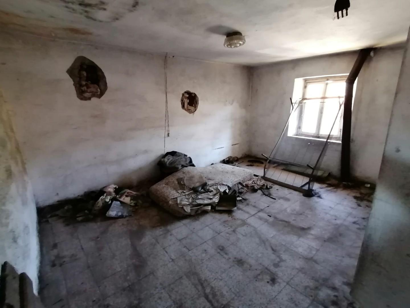 Casa indipendente da ristrutturare, Lucca montuolo