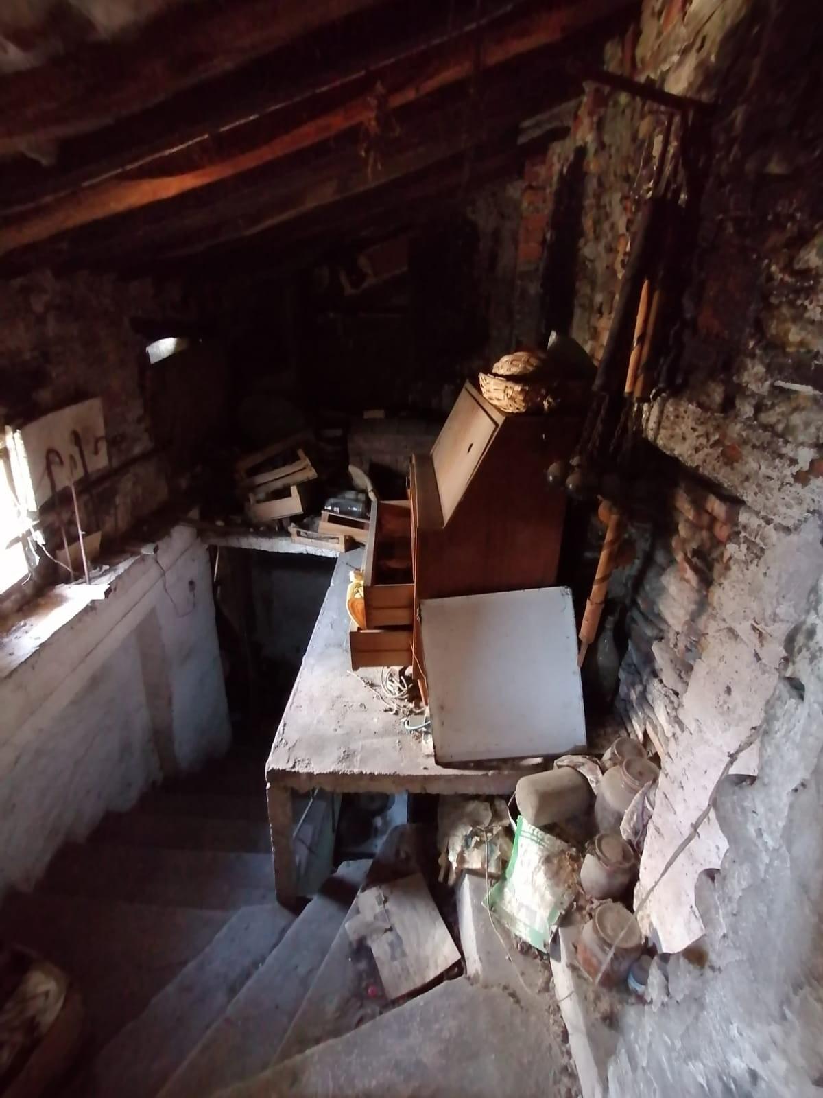 Casa indipendente da ristrutturare, Lucca montuolo