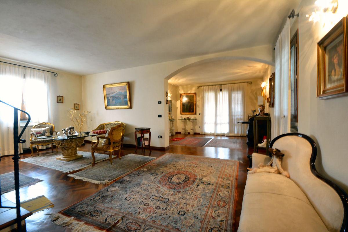 Villa con giardino, Lucca san pietro a vico