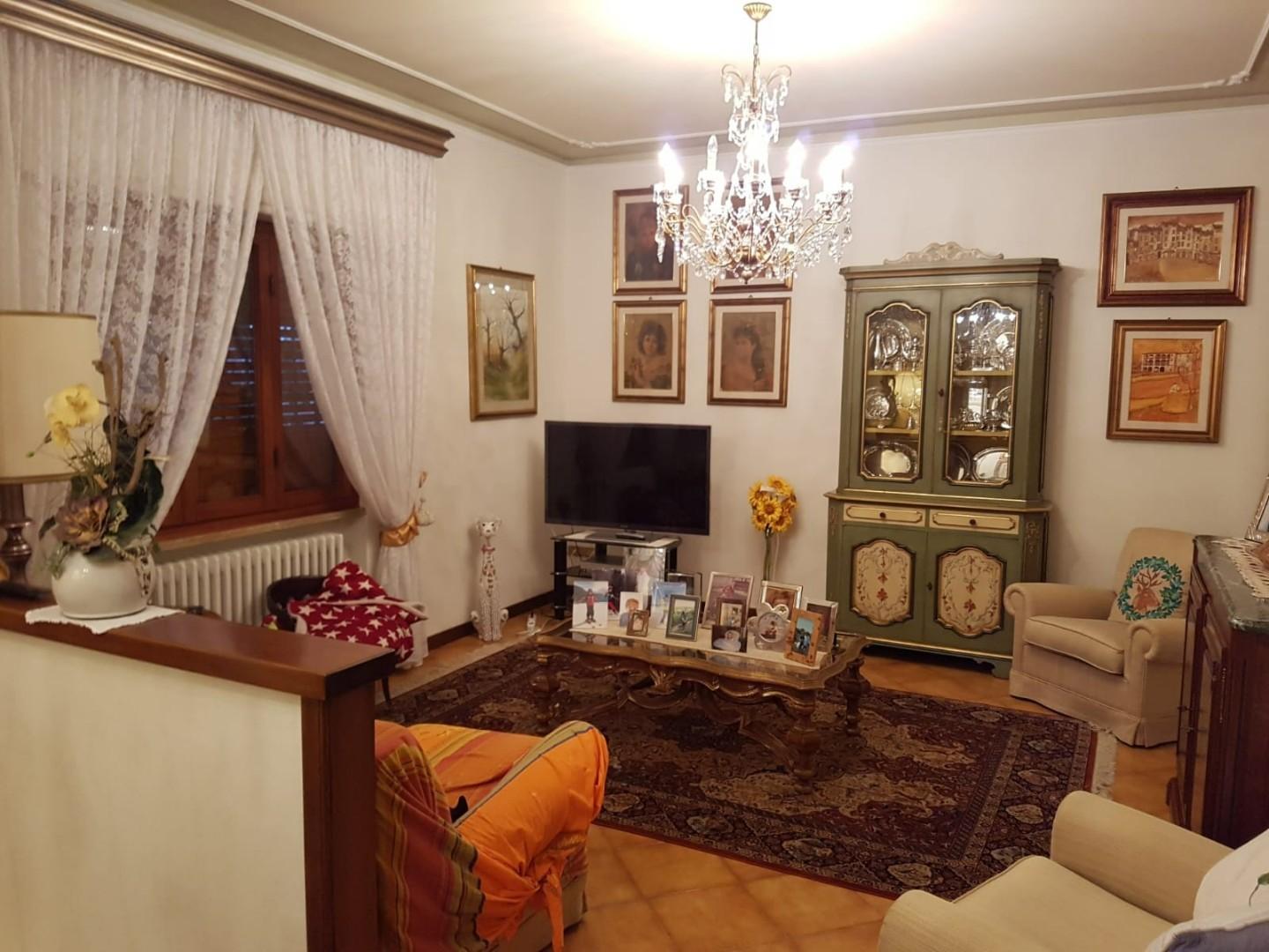 Villa con giardino, Lucca nave