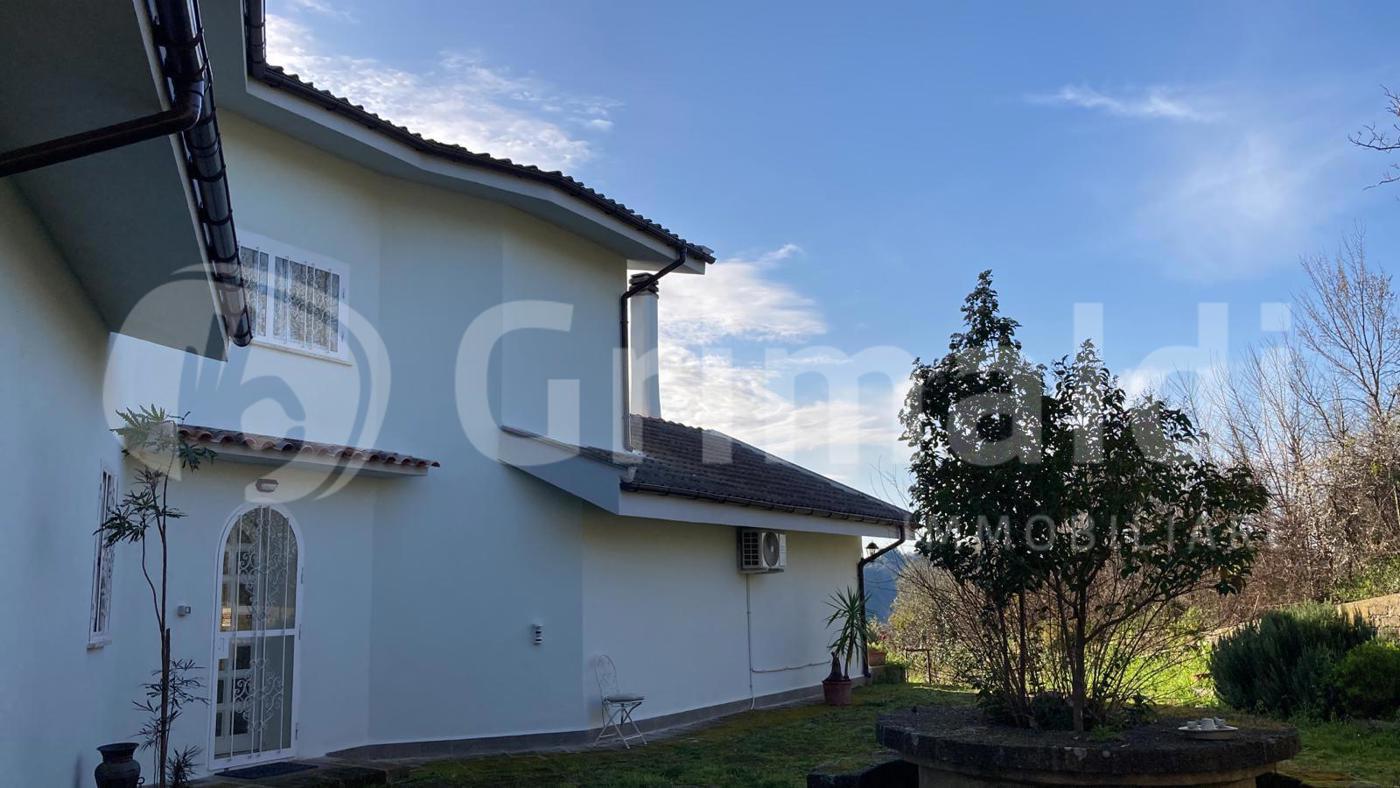 Villa con giardino a Castelnuovo di Porto