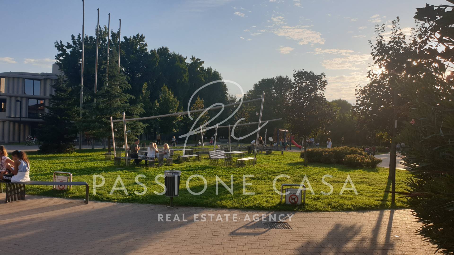 Locale commerciale in affitto a Segrate, Centro