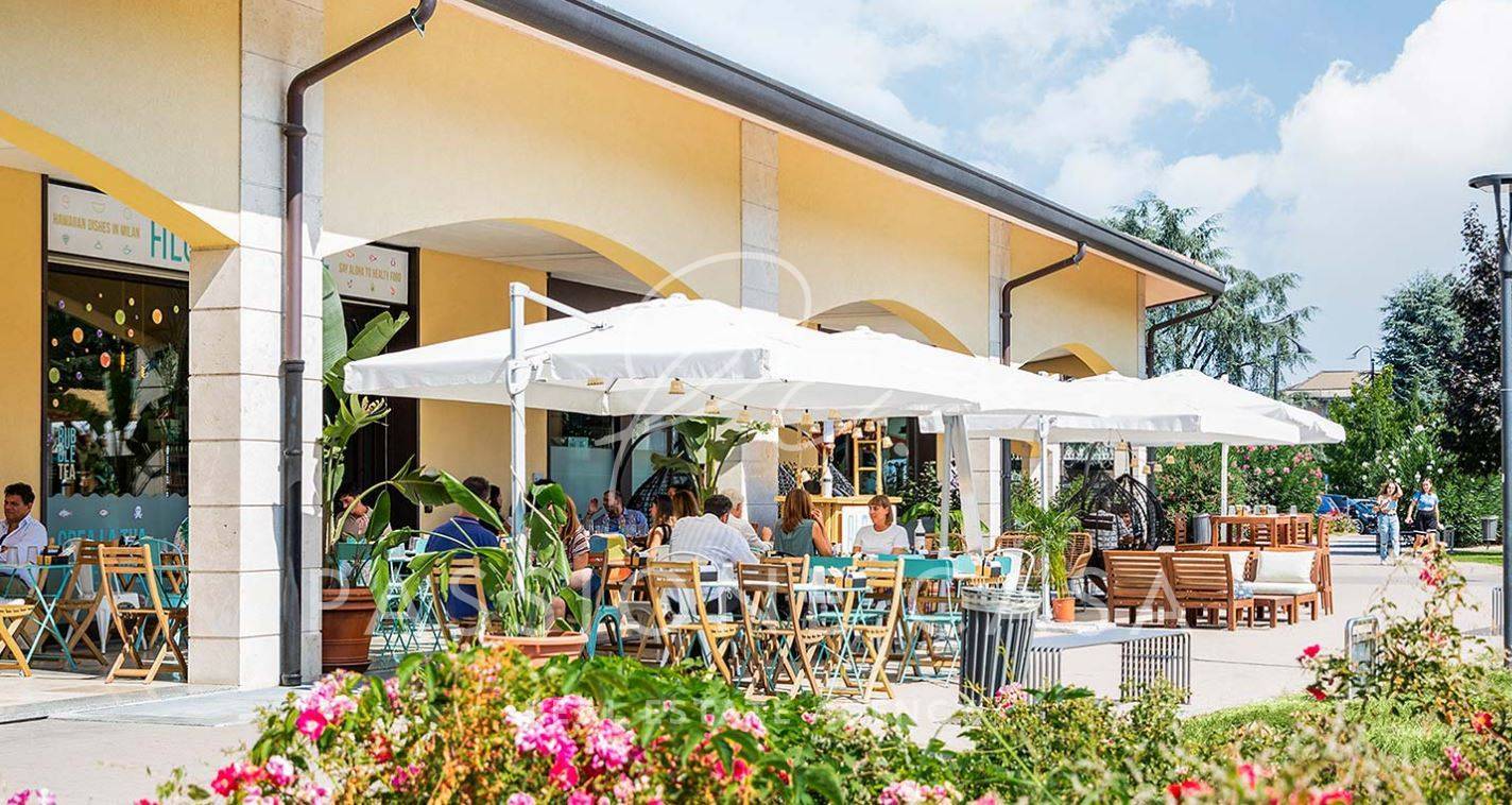 Locale commerciale in affitto a Segrate, Centro