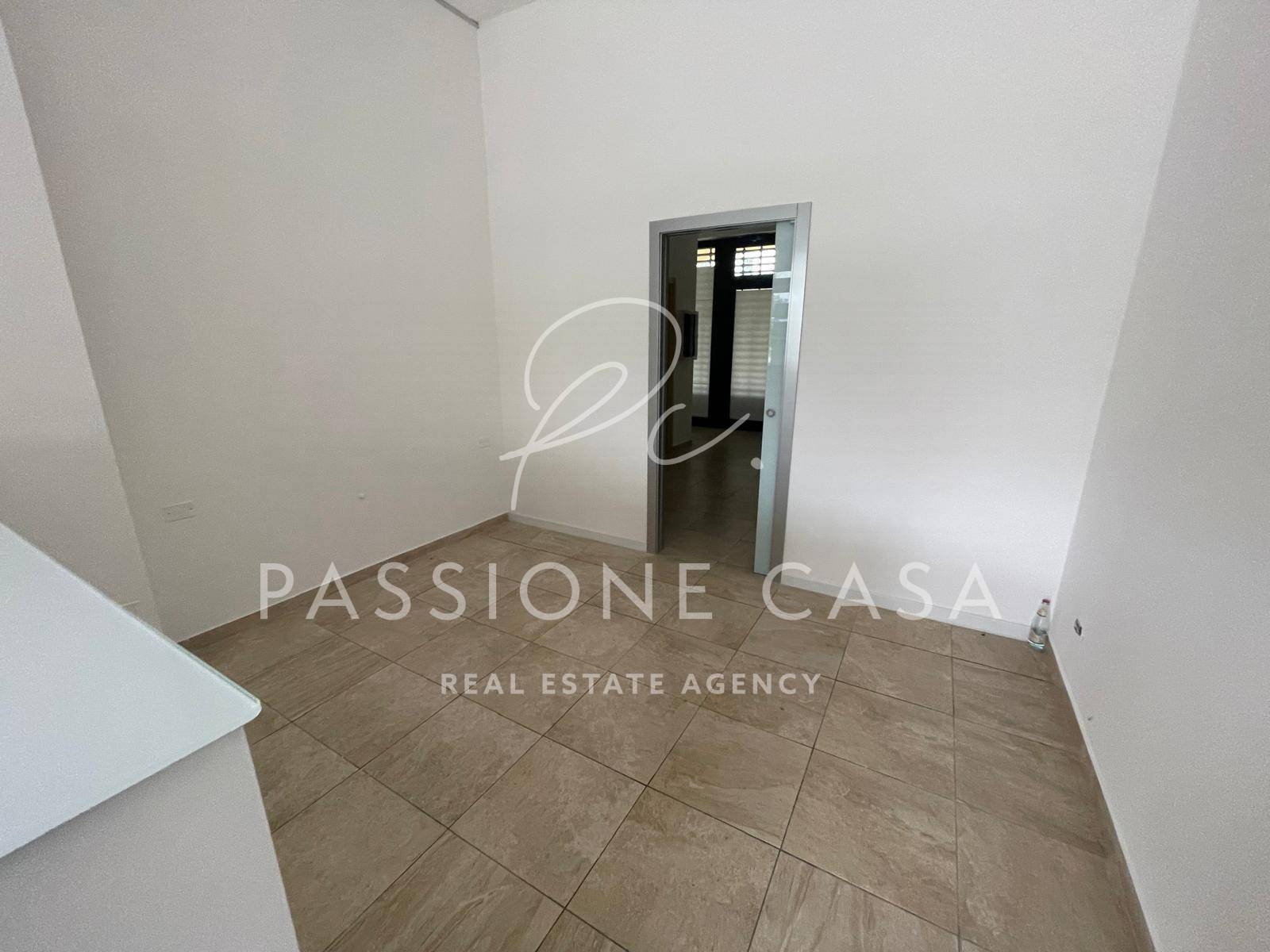 Locale commerciale in affitto a Segrate, Centro