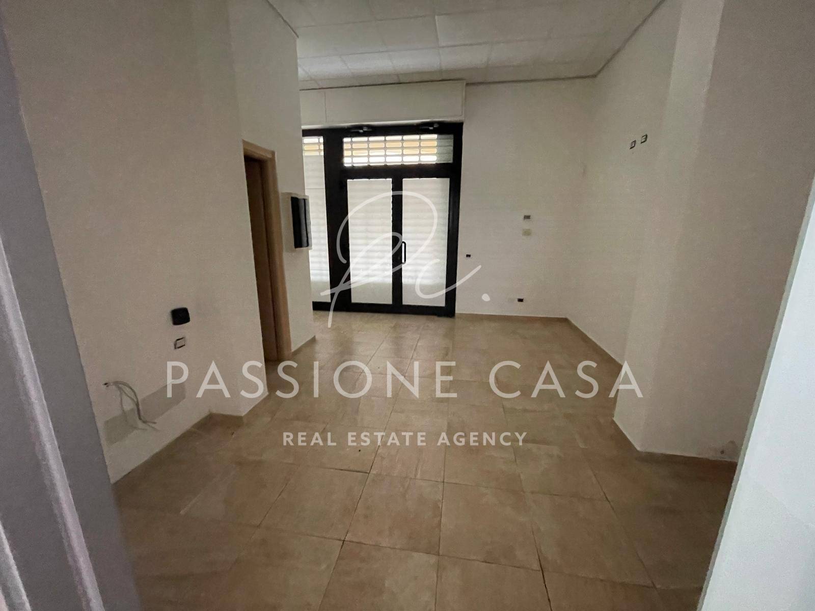 Locale commerciale in affitto a Segrate, Centro