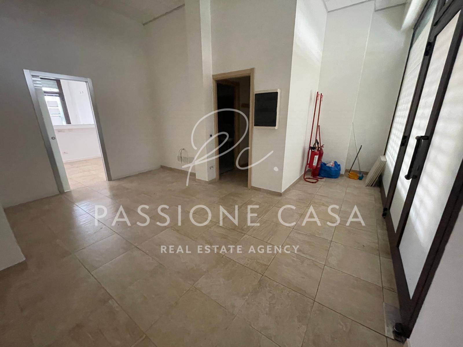 Locale commerciale in affitto a Segrate, Centro