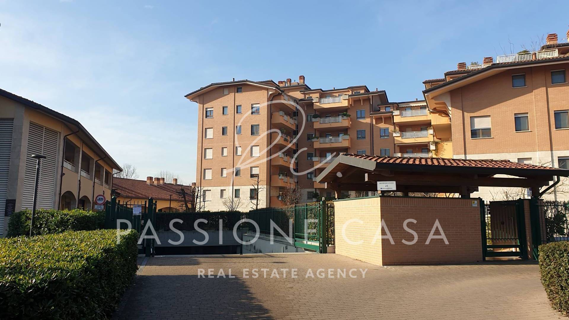 Posto auto coperto in affitto a Segrate, Centro