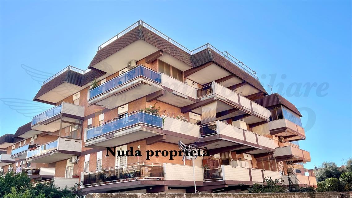 Trilocale vista mare in via gran bretagna 66/a, Pomezia