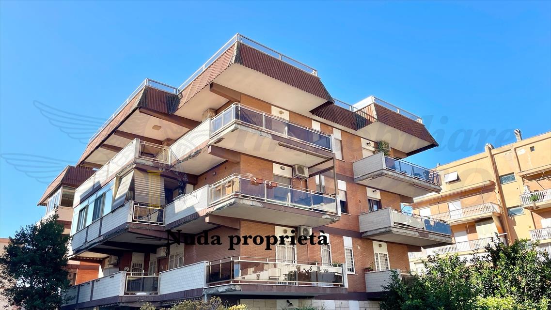 Trilocale vista mare in via gran bretagna 66/a, Pomezia