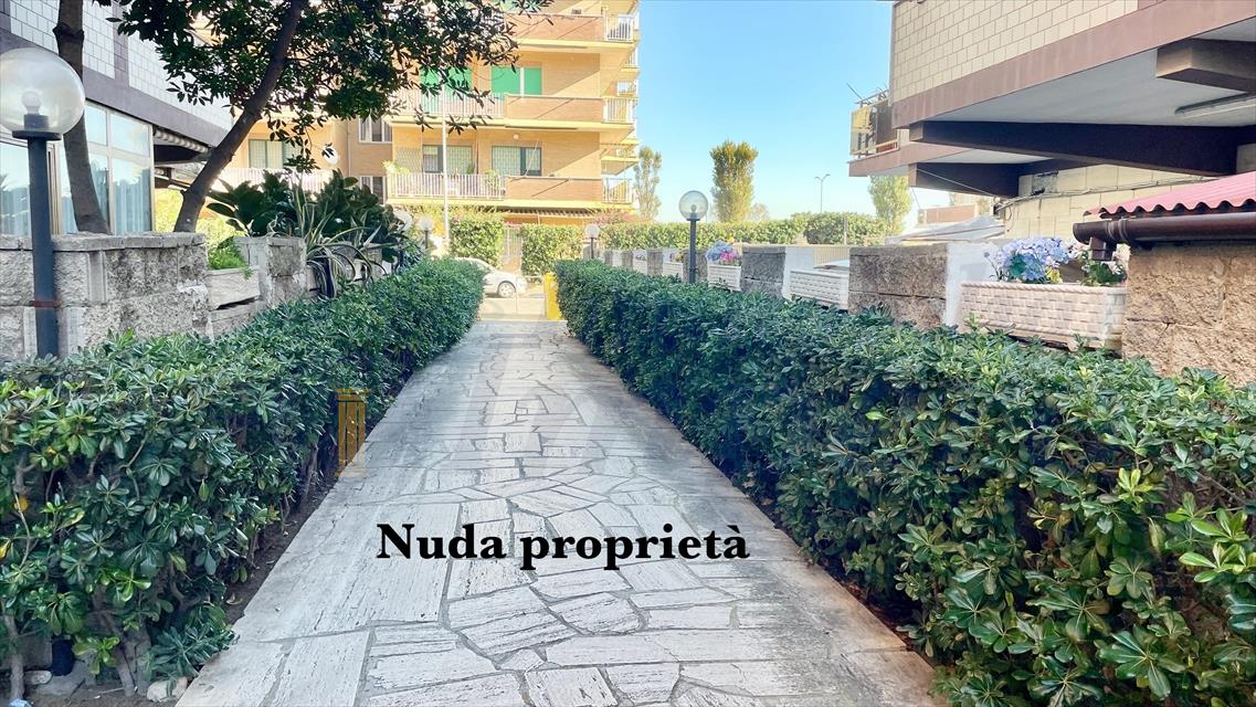 Trilocale vista mare in via gran bretagna 66/a, Pomezia