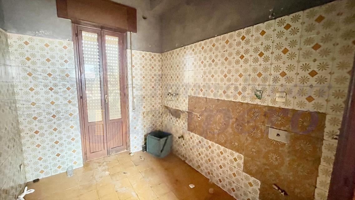 Bilocale con giardino in via san casciano 8, Pomezia