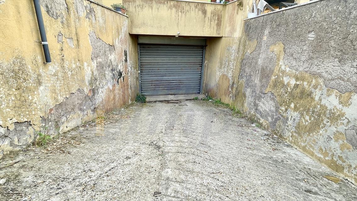 Box/Garage 166mq in vendita in via delle giunchiglie, Ardea