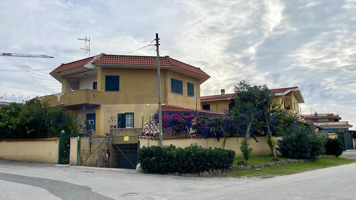 Box/Garage 166mq in vendita in via delle giunchiglie, Ardea