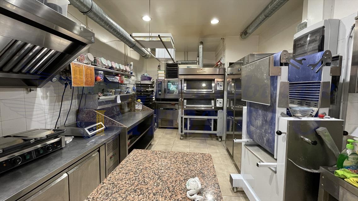 Attivit� commerciale in vendita, Pomezia centro