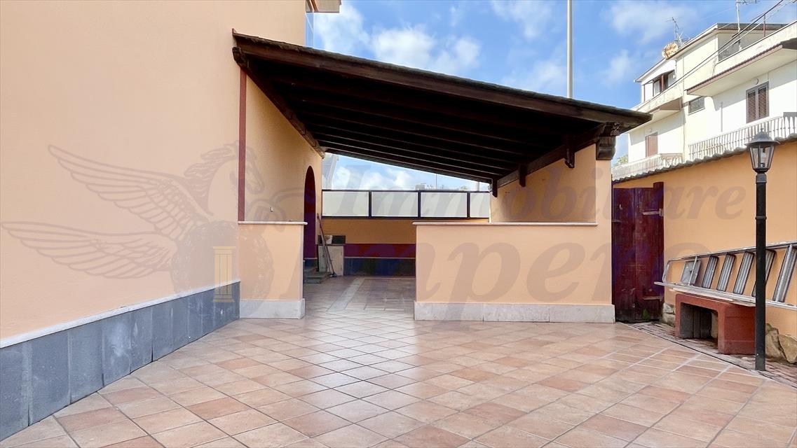 Villa con giardino, Pomezia martin pescatore