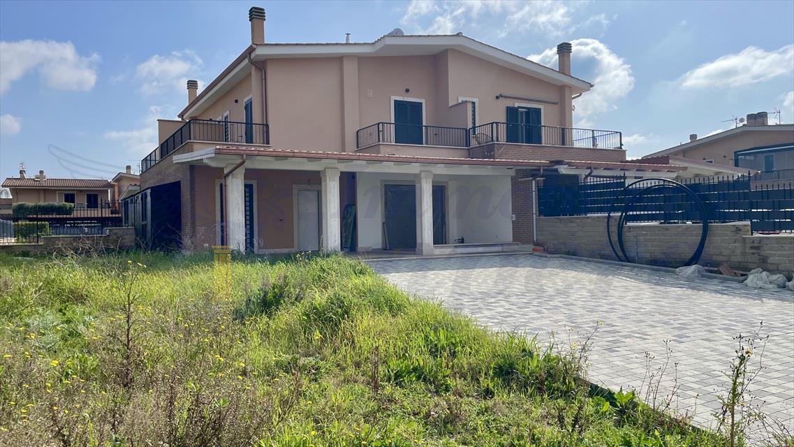 Villa con giardino, Pomezia parco della minerva